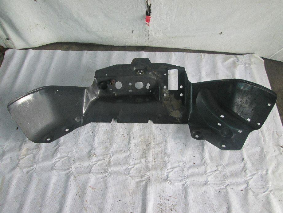 корпус передних крыльев левый б/у \ коррозия - 1